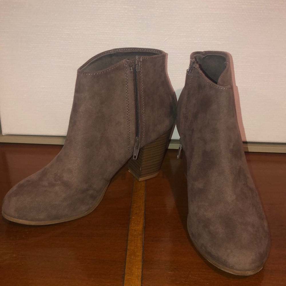 Old Navy Booties Suede Gray/Brown
